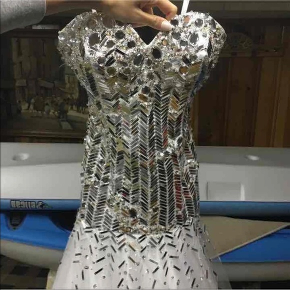 Ball gown - Picture 2 of 3